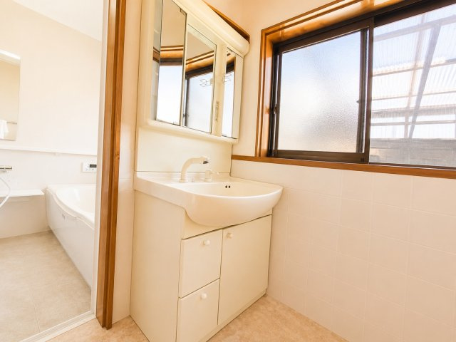 甲賀市甲南町新治の独立洗面台