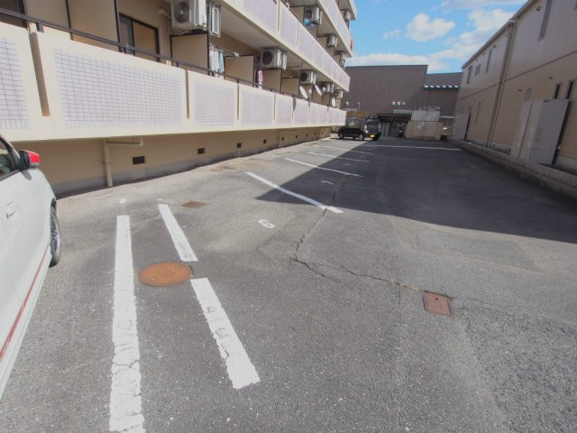 アヴニール古市橋の駐車場|※写真は別部屋の物となります。現状優先となります。
