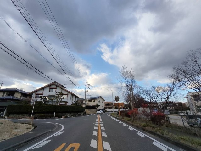 売土地　堺市南区庭代台１丁の前面道路含む現地写真