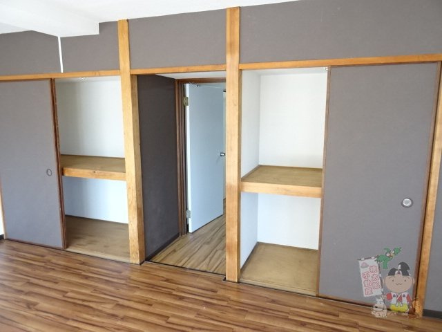 弓之町ビルの収納