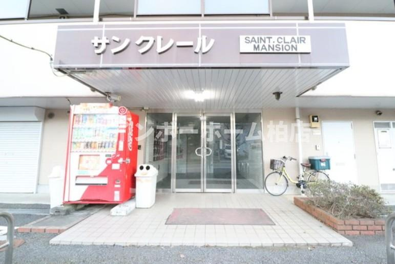 特典：仲介手数料が無料です!!のエントランス