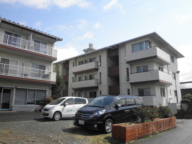 【駐車場】 | 藤の木ハイツ第２棟 | 駐車場があるので、車を買う予定の方も安心です