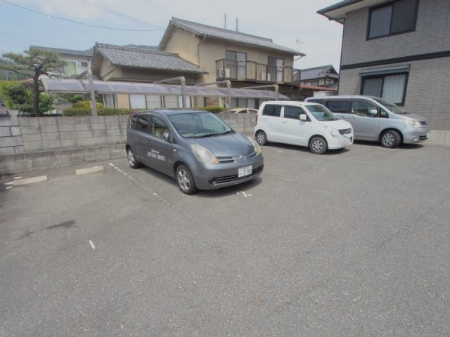 セジュール川崎の駐車場