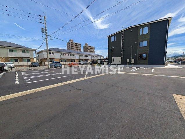フラワーハイツ弐番館の駐車場