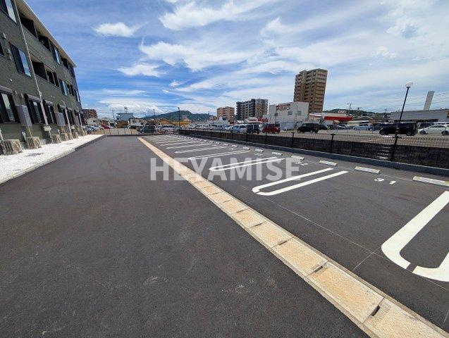 フラワーハイツ弐番館の駐車場