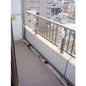 クイーンズレゾン新御徒町のバルコニー