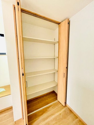 太秦西蜂岡町　新築参考プランの完成予想図|【施工例】
全居室に収納を設けている為、生活感が出にくく住環境を広々お使いいただけます。