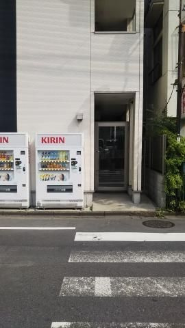 ふじみ野市上福岡２丁目のアパートのエントランス