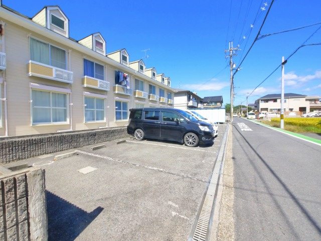 レオパレス法華寺の駐車場|駐車場完備です