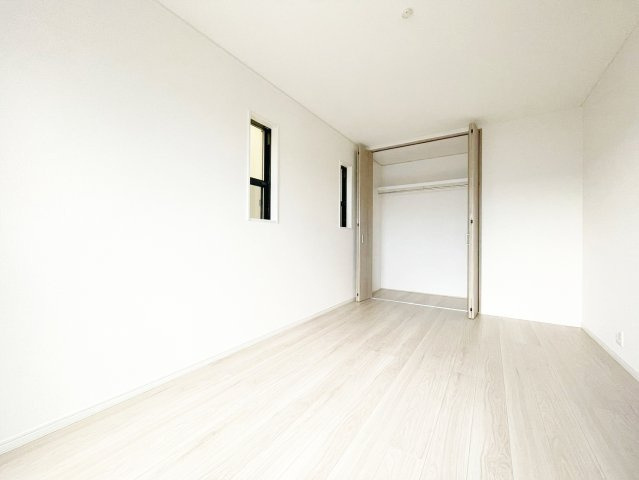 太秦朱雀町の洋室|【2階7.36帖洋室】