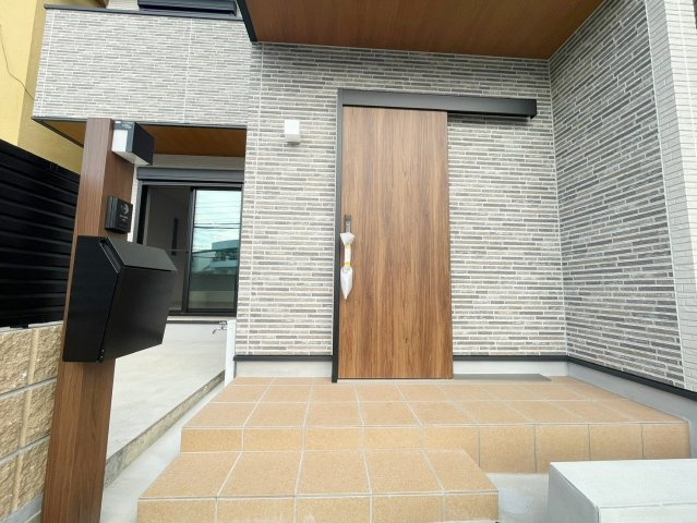 太秦朱雀町の玄関