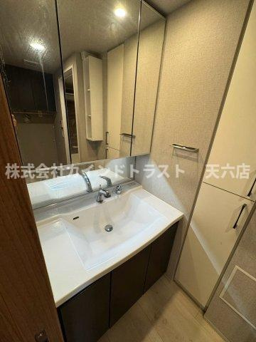 ラシュレ大阪同心の洗面所|広い洗面スペース