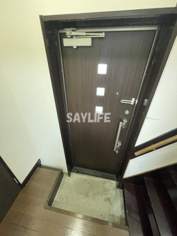 中浜1丁目貸家の玄関