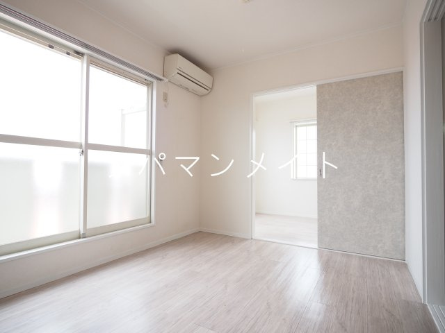 【寝室】 | FLヴィラ上倉田 | 開放的な寝室です