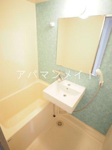 【浴室】 | FLヴィラ上倉田 | ゆったり過ごせるお風呂です