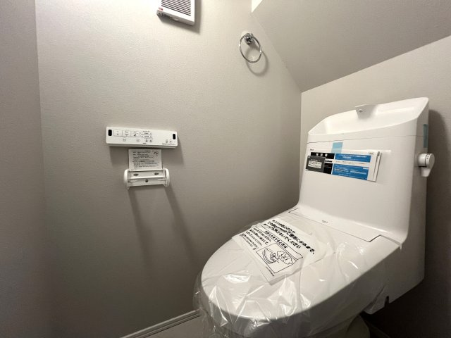 南西ひな段で眺望も陽当たりも良好中の良好☆前面道路も広くて車通り少ないから、駐車苦手さんでも問題なーし♪バックオーライ発車オーライ！！な、【神奈川区西寺尾１丁目】新築戸建のトイレ|トイレです