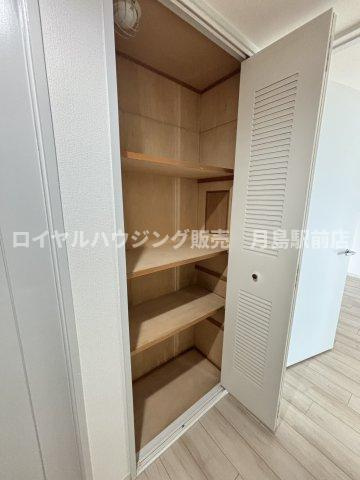 ☆洗面所脇の廊下収納☆