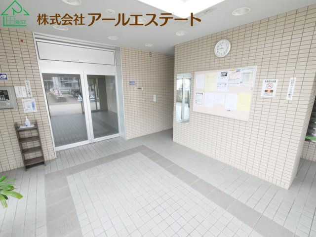 Mプラザ加古川五番館　　山陽電鉄「浜の宮駅」徒歩7分のエントランス