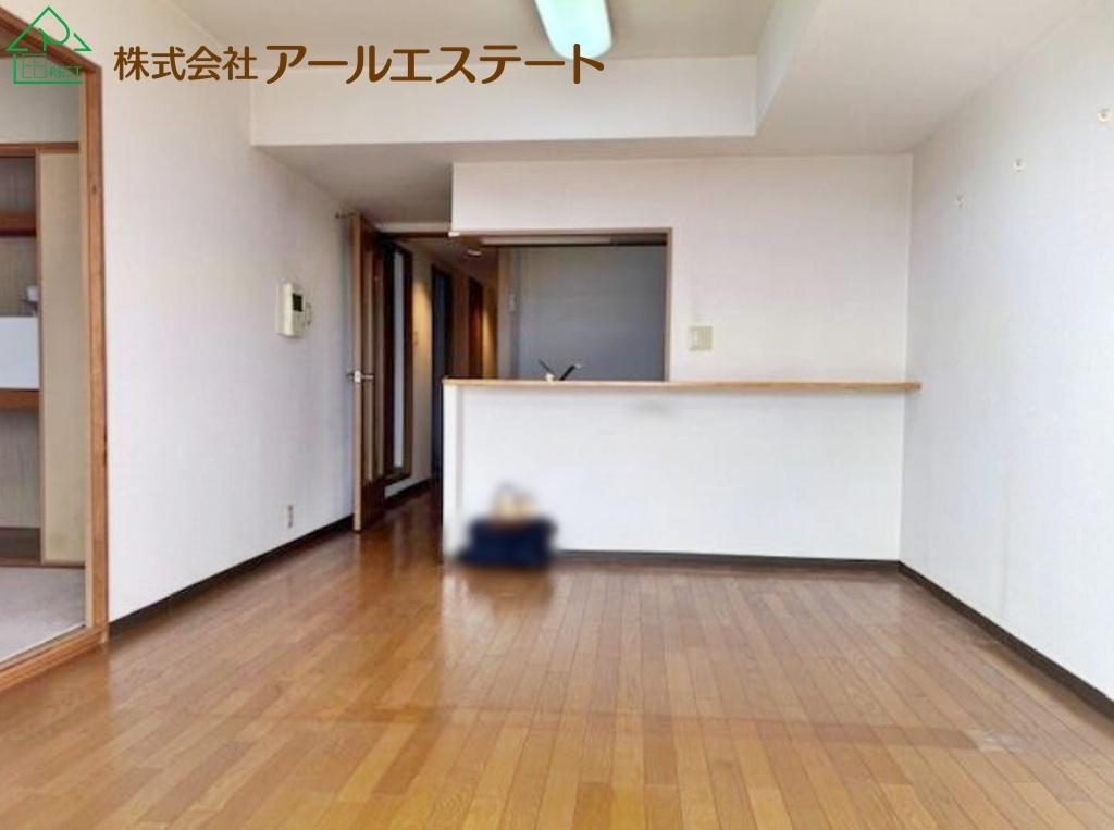 Mプラザ加古川五番館　　山陽電鉄「浜の宮駅」徒歩7分の居間・リビング