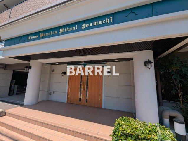 ライオンズマンション三国本町のエントランス