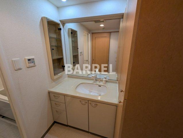 ライオンズマンション三国本町の独立洗面台
