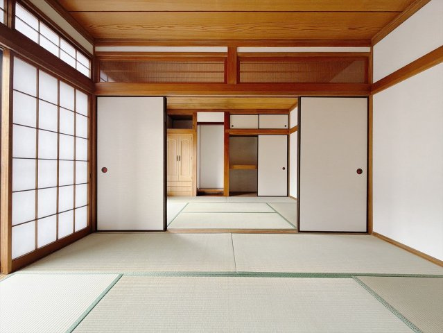 【中古戸建】行田市駒形1丁目の和室|■和室｜「続き間の和室」は、戸を開ければ大空間、閉じれば個室として活用できるのでお子様の遊び場や客間としても便利です♪