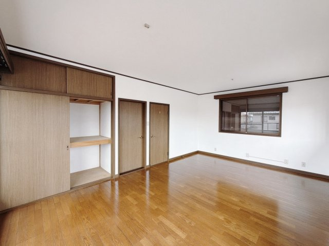 【中古戸建】行田市駒形1丁目の洋室|■洋室｜広い寝室ならインテリアも自由自在にお楽しみいただけます。お外から帰ってきた後は寝室でゆっくり自分の時間をお過ごしください♪