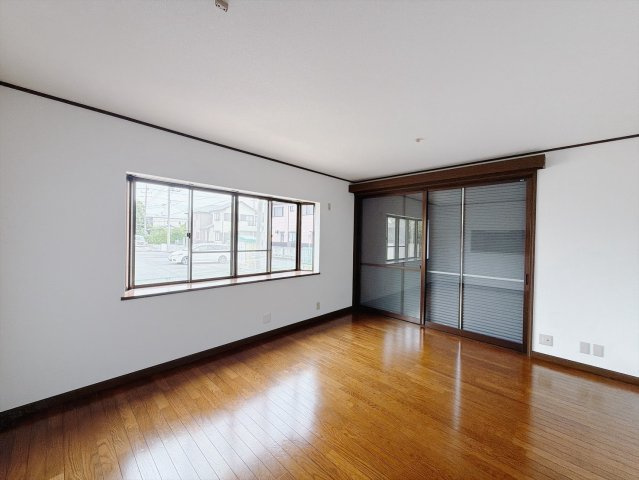 【中古戸建】行田市駒形1丁目の居間・リビング|■リビング｜家族が揃う団らんのひと時は楽しく、そしてゆったりと。各々が空間を共有しながら、思い思いの時間も気兼ねなく過ごせます♪