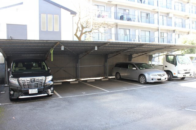 グレイスコート京王多摩川の駐車場