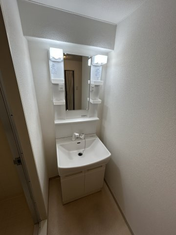 グレイスコート京王多摩川の洗面所|※別号室参考写真です