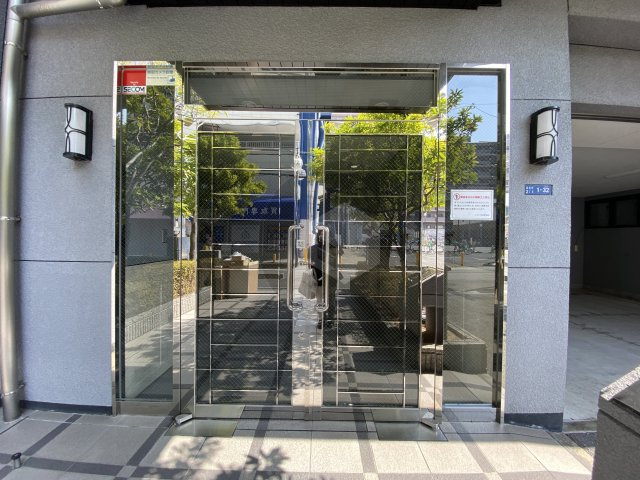 エスリード鴻池のエントランス
