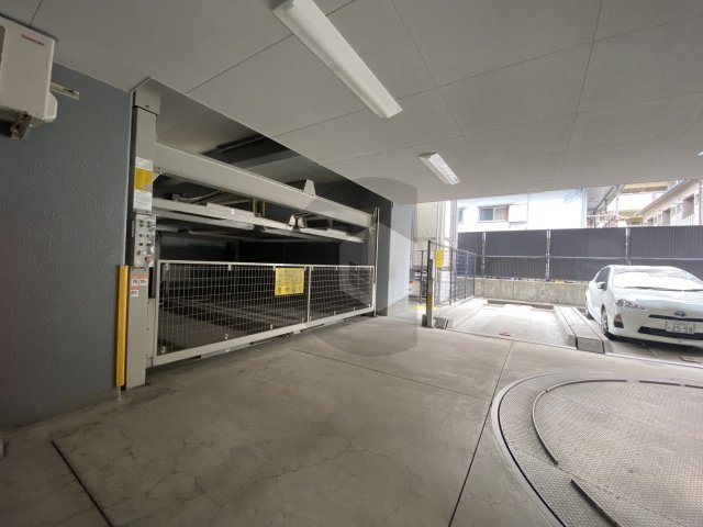 エスリード鴻池の駐車場