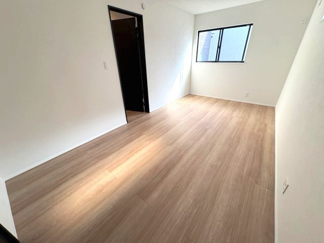 戸田市笹目7丁目　新築戸建ての洋室|2階洋室：8.3帖