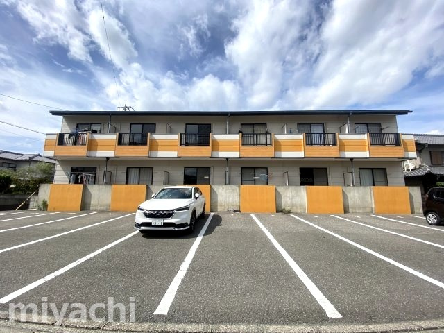 コーポヨネダ の駐車場