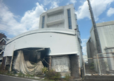 【外観】 | ホテル ラ・ステラ（相原の宿） | 土地の面積＝住宅面積ではありません。建ぺい率の問題などで、土地のある場所によって住宅を建てられる面積は限られています。高さもしかり、「土地」という言葉の中には、建築条件も含まれると考えておきましょう。