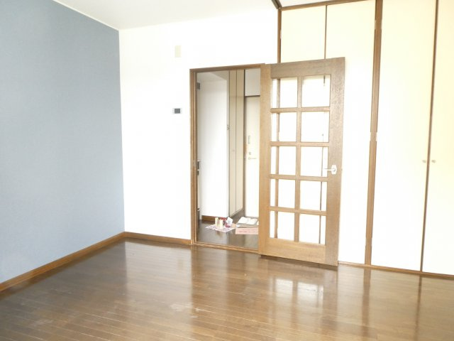 春日部市南３丁目のアパートの居間・リビング