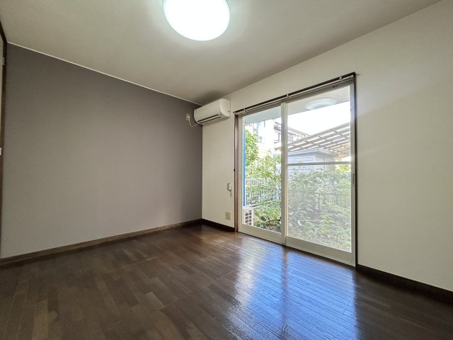 春日部市南３丁目のアパートの洋室