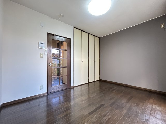 春日部市南３丁目のアパートの洋室