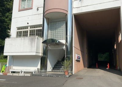 【外観】 | 寸沢嵐事業用 | 土地の面積＝住宅面積ではありません。建ぺい率の問題などで、土地のある場所によって住宅を建てられる面積は限られています。高さもしかり、「土地」という言葉の中には、建築条件も含まれると考えておきましょう。