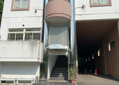 【外観】 | 寸沢嵐事業用 | 土地を買う際、住む地域の自治体や福祉の補助制度にも注目してみましょう。子供や老人の医療補助やゴミ出しのルールなど、自治体によってルールに大きな違いがあるため、暮らしやすい土地で判断するとよいでしょう。