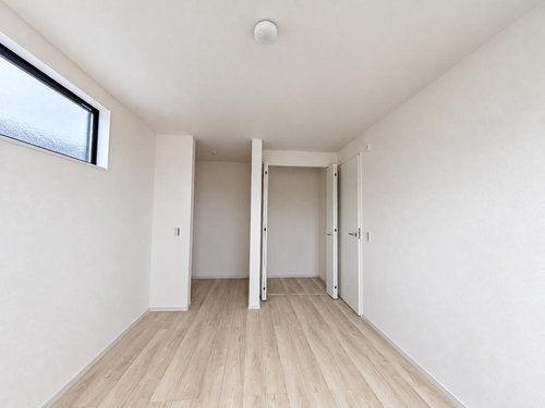 【KEIAI　Grace】小平市学園東町11期の洋室|暮らしをすっきり整える収納スペースを確保し、
住まいにゆとりある空間をもたらします。