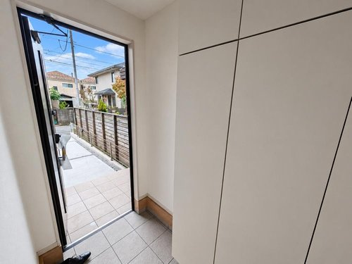 【KEIAI　Grace】小平市学園東町11期の玄関|大型シューズボックスは収納力豊富です！