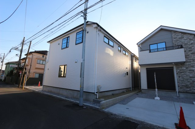 【KEIAI　Grace】小平市学園東町11期の外観|駐車2台分を確保しても、子供が走り回れるゆとりのスペースがあります。