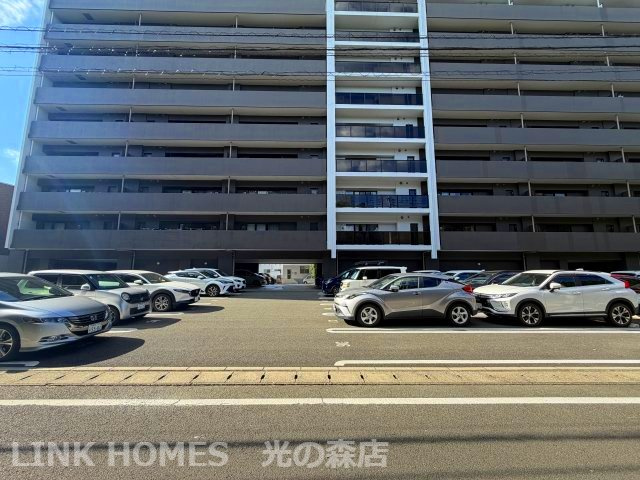 菊池郡菊陽町大字津久礼の賃貸マンションの駐車場