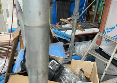 【駐車場】 | 緑町新築戸建 | 車一台あたりに必要なスペースは、標準サイズの普通自動車で横幅2m50cm、長さ5mは必要になります。ただし、乗降のことも考慮して横幅3m30cm、長さ5m50cmほどは確保できるところを選びましょう。