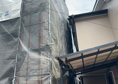 【バルコニー】 | 緑町新築戸建 | 一般的なバルコニーは、奥行1.5ｍ程ですが、ワイルドバルコニーは2ｍまで広がっています。そのため洗濯物の間隔をあけ干すことができ、乾きやすいというメリットや、ガーデニングが楽しめる等の特徴があります。