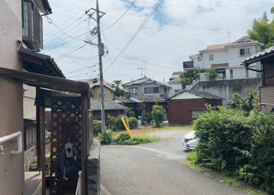【展望】 | 緑町新築戸建 | 桜や紅葉の名所に出かける人は多いと思いますが、家にいながら季節の移ろいを感じる生活を送りませんか？リビングや窓から見える景色が生活を彩るワンポイントに！現地から見える景色を堪能してみては如何でしょう。