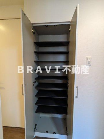 Premiere Maison　BRAVI不動産の玄関|【Premiere Maison】