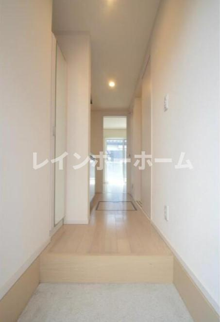 Act Villa（アクトヴィラ）【仲介手数料：50％OFF】対象物件！の玄関|明るい玄関です