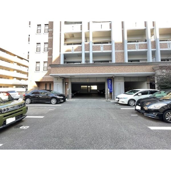 Medio21の駐車場|駐車場も広々。エレベータ、
オートロック完備で防犯安心です。